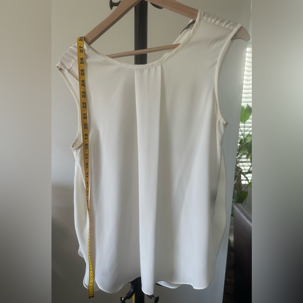 Vince Camuto Elegant White Sleeveless Top - size small - Picture 8 of 8